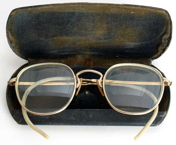 Vintage wire eyeglasses American Optical AO Liner at http://www.collectornet.net