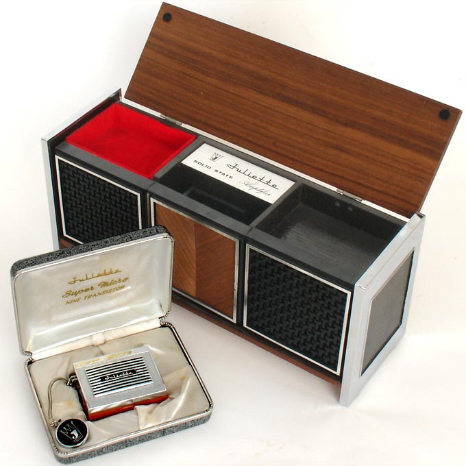 Tiny vintage Micro transistor radio with SPEAKER BOX! Japan-- at www.collectornet.net/radio/pocket